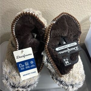 Dearfoams Women's Slippers in Brown and Cream